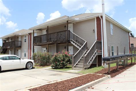 The lively community is filled with shopping malls and centers, history museums, and family-friendly attractions. . Apartments for rent in hattiesburg